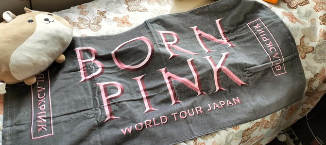 Born Pink World Tour (JPN leg) merch: towel - full design